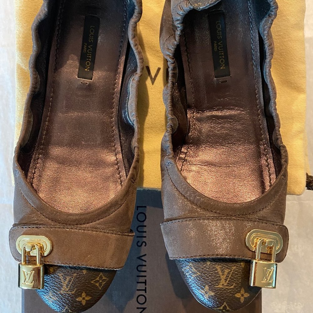*AUTHENTIC* LOUIS VUITTON CANVAS IRIDESCENT LEATHER PADLOCK LUCKY BALLERINA FLAT